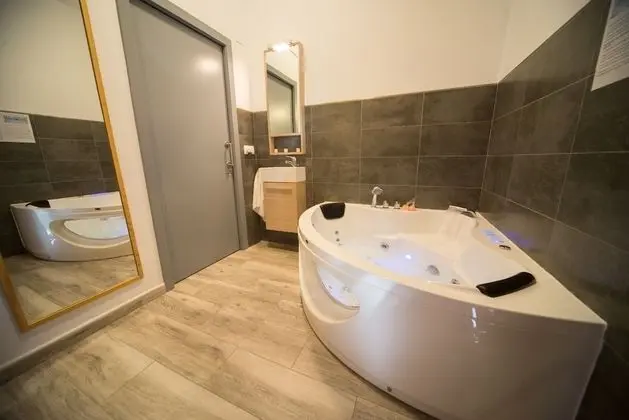 Romantic Stüdyo, Jakuzi (2)