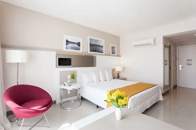 Deluxe Tek Büyük Yataklı Oda, Havuz Manzaralı