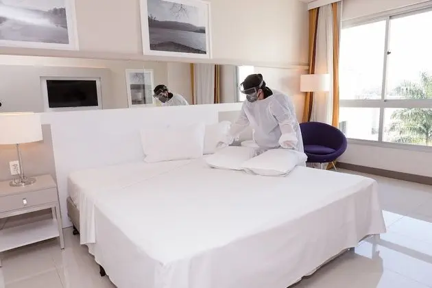Deluxe Tek Büyük Yataklı Oda, Havuz Manzaralı