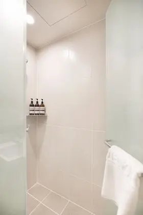 [Tower PKG 2PAX} Deluxe Double (Room + Diamond Tower ticket)