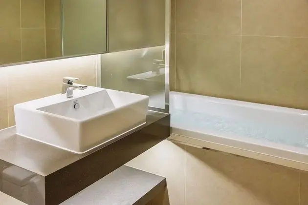 Standard Tek Büyük Yataklı Oda, 1 Çift Kişilik Yatak, Küvet, Şehir Manzaralı