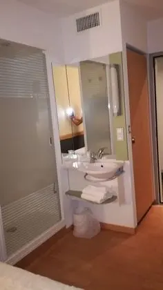 Üç Kişilik Oda, Birden Çok Yatak