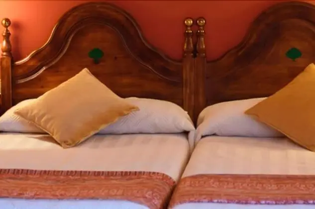 Büyük Yataklı Tek Kişilik Oda