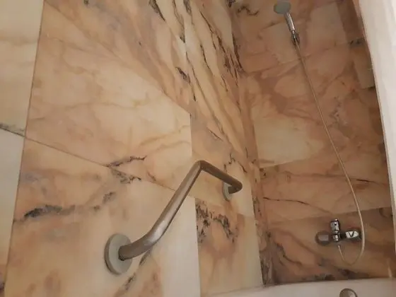 Büyük Yataklı Tek Kişilik Oda