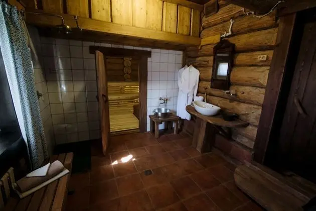 Family Oda, Sauna (Turyn)