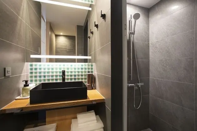 İki Ayrı Yataklı Oda, Sigara İçilmez (with Shower)