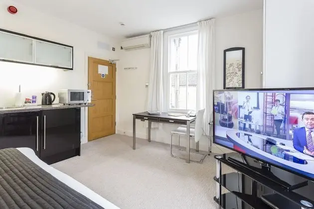 Deluxe Tek Büyük Yataklı Oda