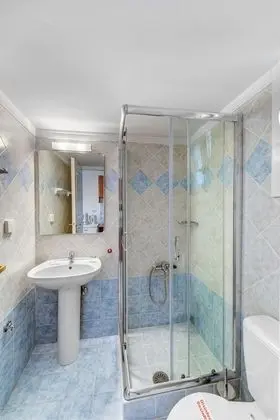 Deluxe Tek Büyük veya İki Ayrı Yataklı Oda, Balkon, Deniz Manzaralı (2nd floor)