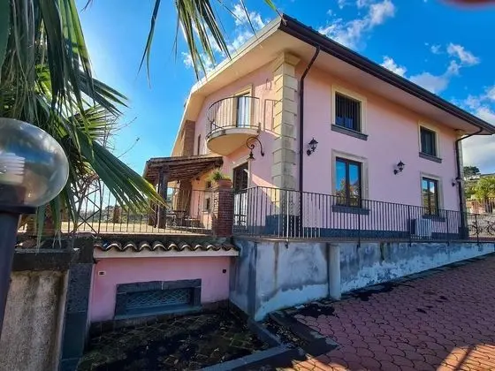 Villa, 4 Yatak Odası, Sigara İçilebilir, Şömine