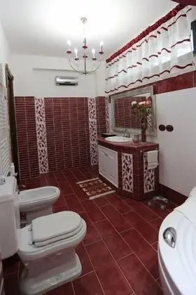 Üç Kişilik Oda