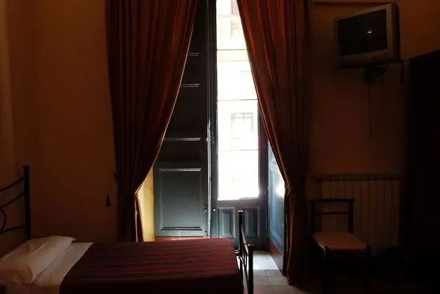 Üç Kişilik Oda
