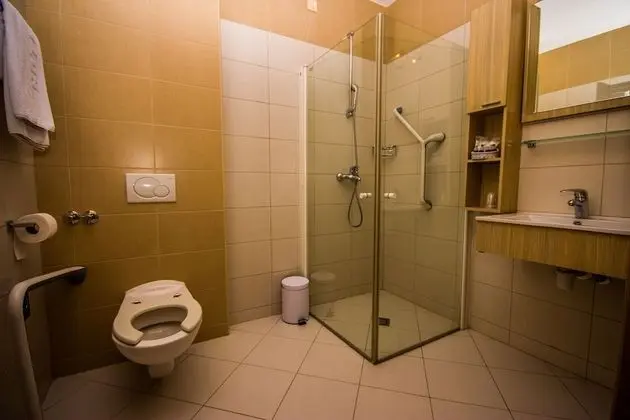 Standard Tek Büyük veya İki Ayrı Yataklı Oda, Ek Bina