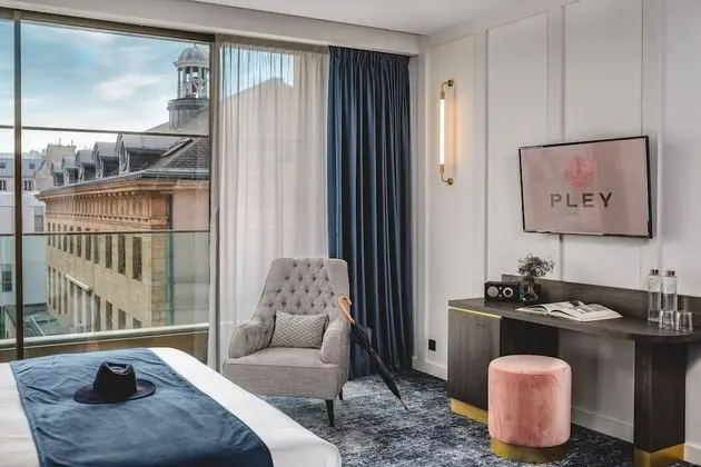 Deluxe Tek Büyük Yataklı Oda