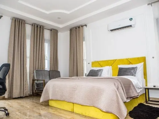 Premium Tek Büyük Yataklı Oda