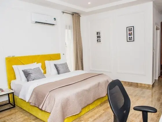 Premium Tek Büyük Yataklı Oda