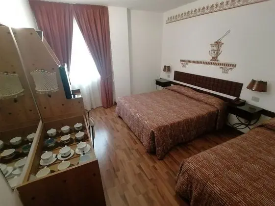 Üç Kişilik Oda