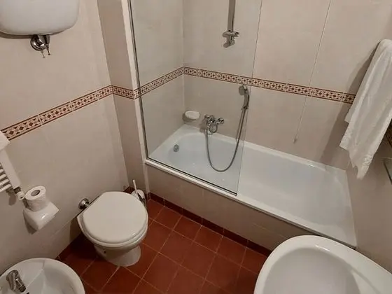 Üç Kişilik Oda