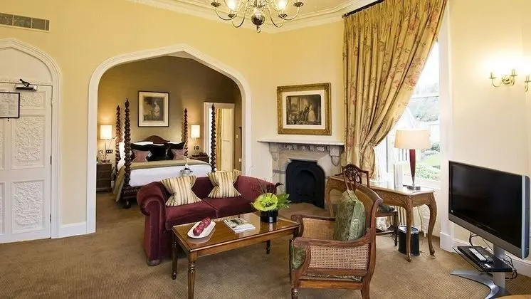 Feature Room