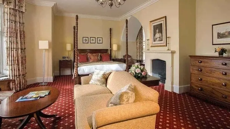 Feature Room