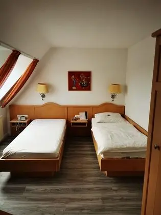 Traditional İki Ayrı Yataklı Oda