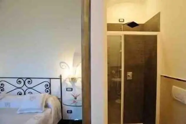 Büyük Yataklı Tek Kişilik Oda