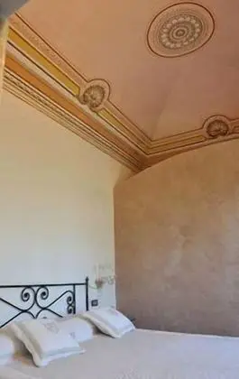 Büyük Yataklı Tek Kişilik Oda