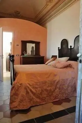 Büyük Yataklı Tek Kişilik Oda