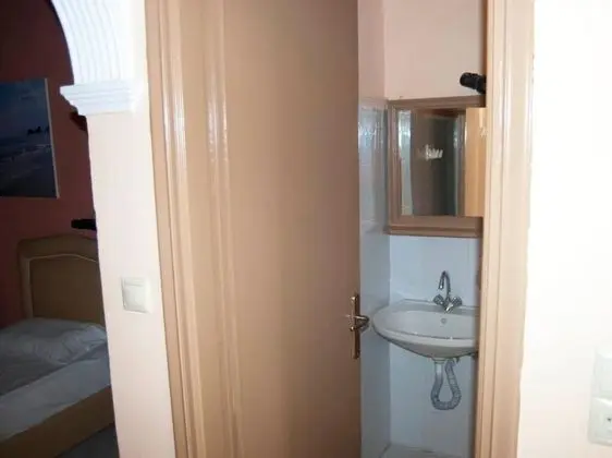 Standard Tek Büyük Yataklı Oda, Havuz Manzaralı