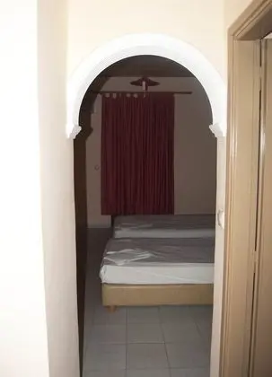 Standard Üç Kişilik Oda, Havuz Manzaralı
