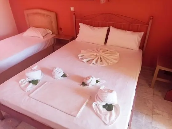 Standard Üç Kişilik Oda, Havuz Manzaralı