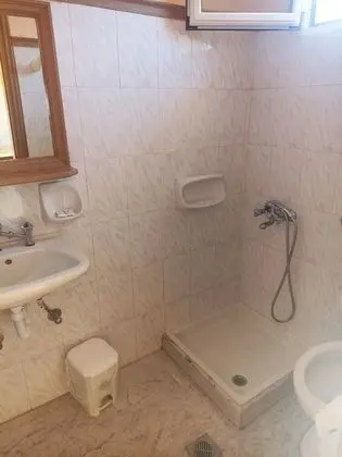 Standard Üç Kişilik Oda, Havuz Manzaralı
