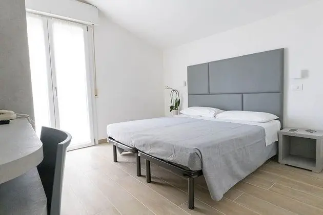 Tek Büyük veya İki Ayrı Yataklı Oda, Balkon