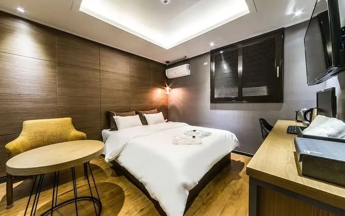 Oda (Standard (Netflix Disney + Apple tv T)