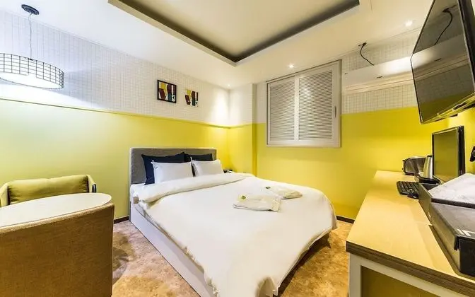 Oda (Standard (Netflix Disney + Apple tv T)