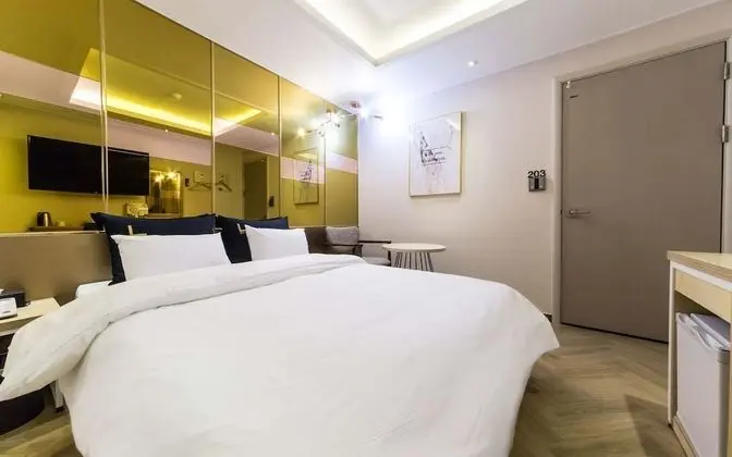 Oda (Standard (Netflix Disney + Apple tv T)