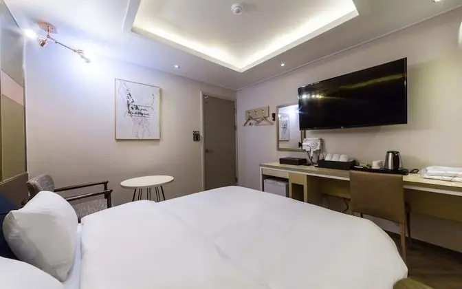 Oda (Standard (Netflix Disney + Apple tv T)