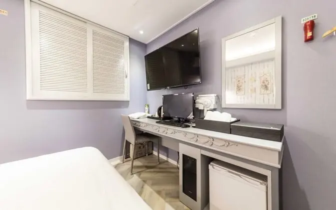 Oda (Standard (Netflix Disney + Apple tv T)