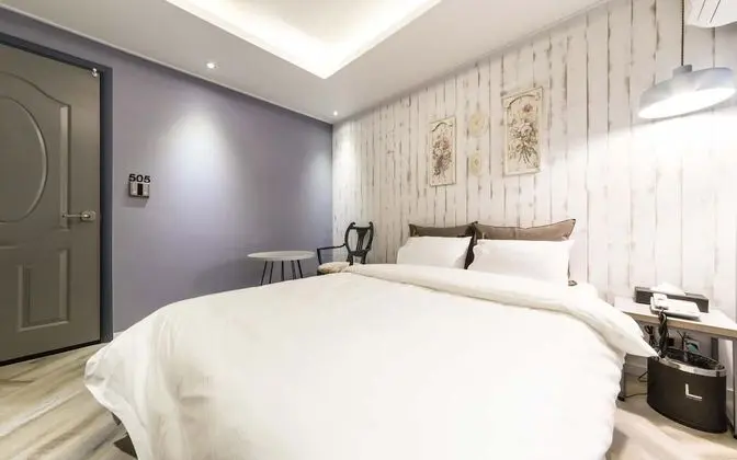 Oda (Standard (Netflix Disney + Apple tv T)