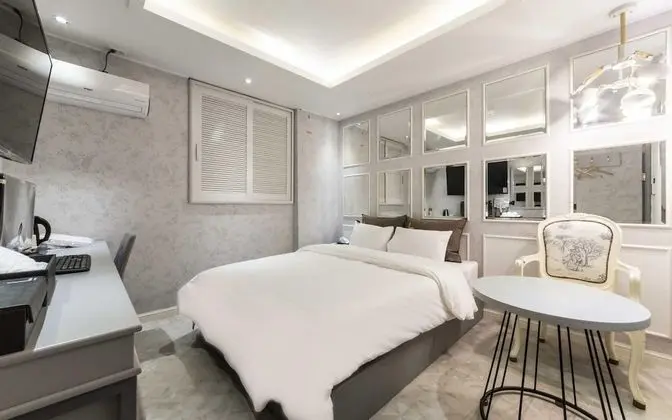 Oda (Standard (Netflix Disney + Apple tv T)