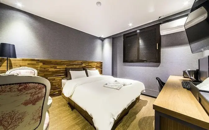 Oda (Standard (Netflix Disney + Apple tv T)