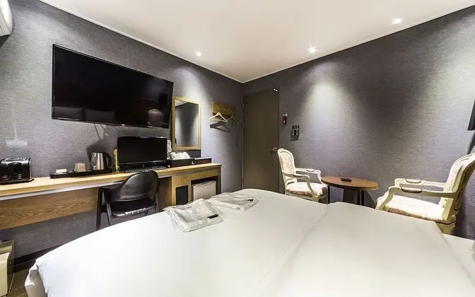 Oda (Standard (Netflix Disney + Apple tv T)