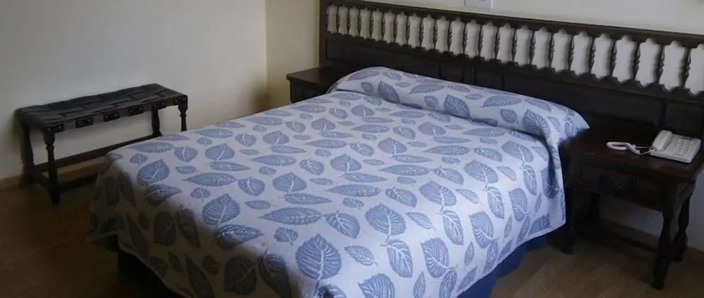 Büyük Yataklı Tek Kişilik Oda