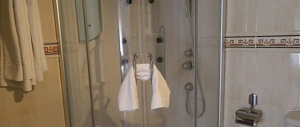 Büyük Yataklı Tek Kişilik Oda