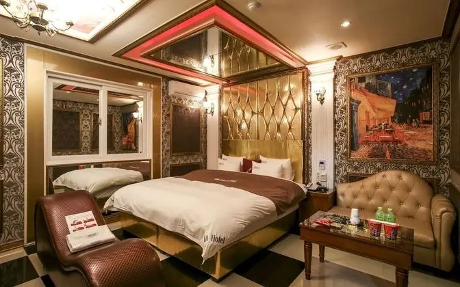 Oda (Love Chair Room (Couple sofa Netflix )