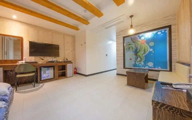 Oda (Ondol Room (Netflix available))