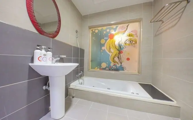 Oda (Ondol Room (Netflix available))