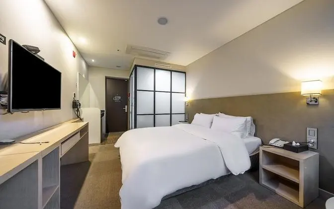 Oda (Deluxe Double ((all rooms) 70-inch TV)