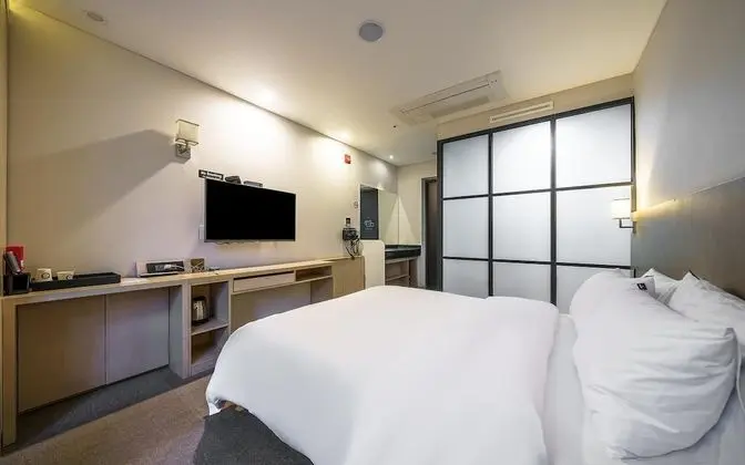 Oda (Deluxe Double ((all rooms) 70-inch TV)