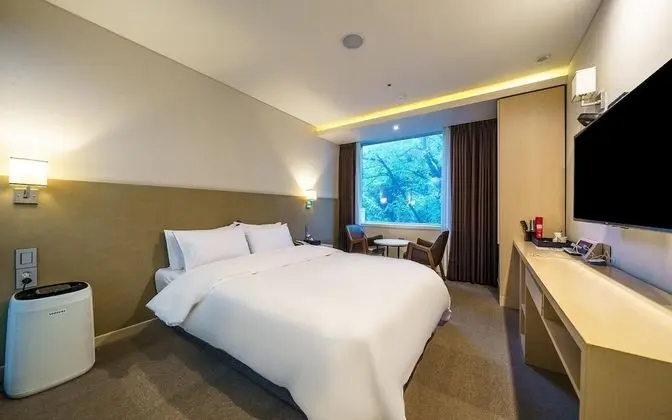 Oda (Deluxe Double ((all rooms) 70-inch TV)