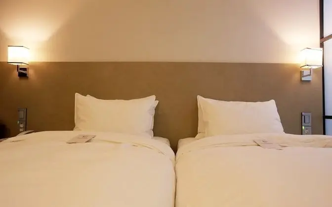 Oda (Deluxe Twin ((all rooms) 70-inch TV w)